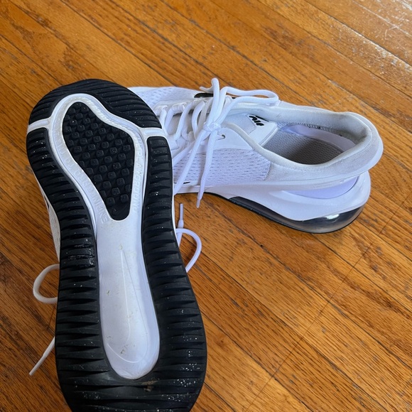 Nike Air Max 270. Size US 5.5Y - Picture 2 of 3